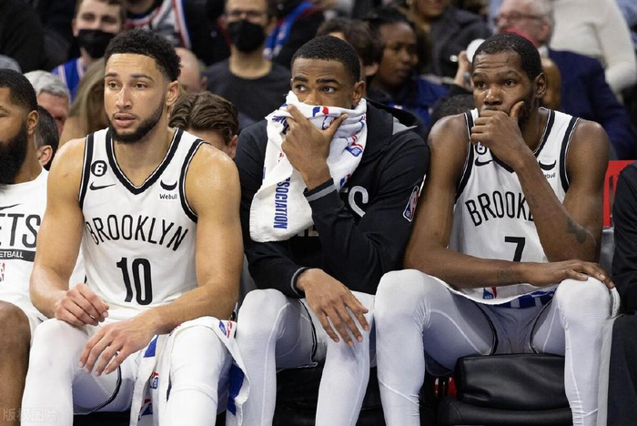 lol新英雄-包含NBA季后赛赛程吃紧，多特蒙德转会期造点机会，赛场秩序良好，更衣室氛围转暖的词条